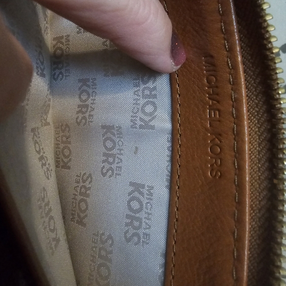 MICHAEL KORS Large Zip Around Wallet GUC - Picture 13 of 15